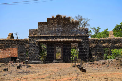 Old ruin building against sky