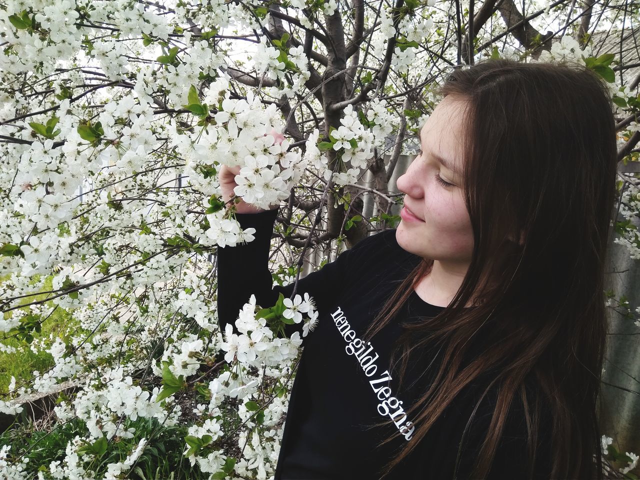 plant, flowering plant, one person, flower, real people, young women, tree, young adult, fragility, lifestyles, growth, nature, beauty in nature, leisure activity, long hair, freshness, vulnerability, headshot, portrait, day, hairstyle, hair, beautiful woman, springtime, outdoors, teenager