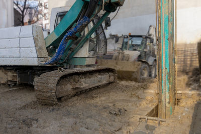 Underground diaphragm wall hydraulic grab. construction of diaphragm wall using grab system.