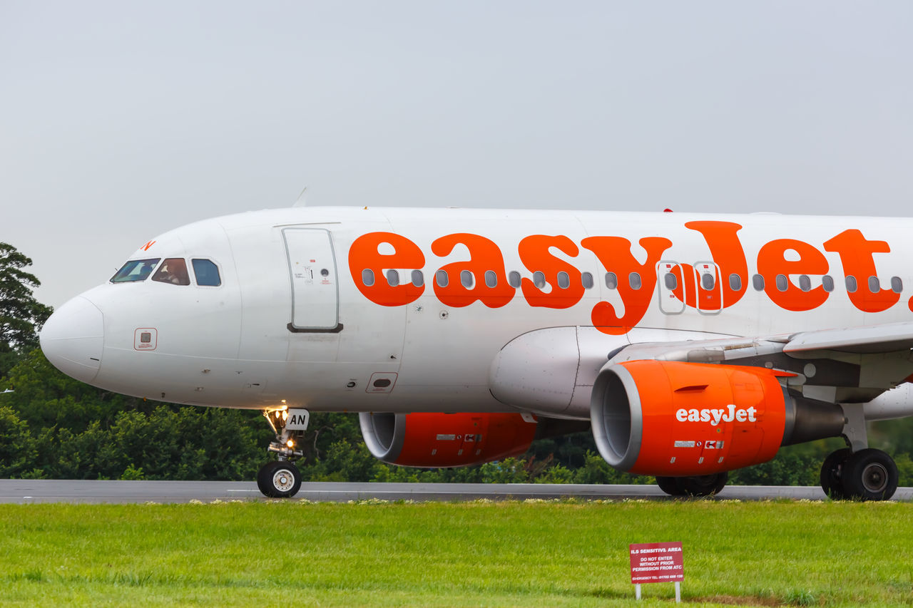 VIEW OF AIRPLANE AGAINST SKY