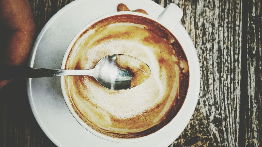 indoors, food and drink, directly above, close-up, high angle view, drink, circle, refreshment, coffee cup, coffee - drink, freshness, still life, spoon, table, frothy drink, no people, cappuccino, saucer, coffee, metal