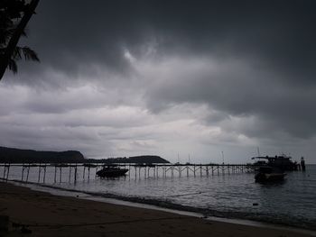 Scenic view of sea against sky at dusk