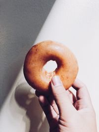 Close-up of hand holding bread