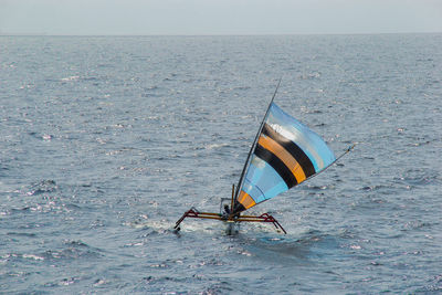 Lone boat in sea against sky