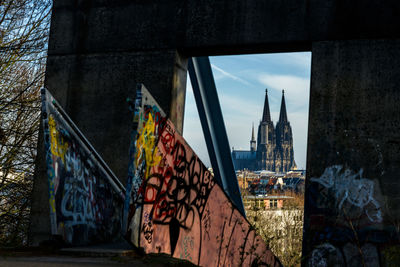 Graffiti on wall of building