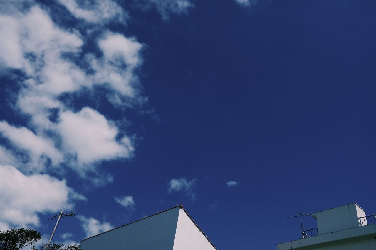 LOW ANGLE VIEW OF BUILDINGS AGAINST SKY