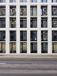 Frontal view of an frontage rectangular composition from an institutional building.