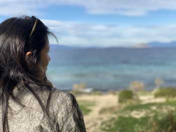 Side view of woman looking away