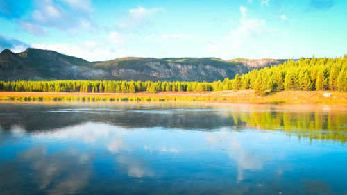 Scenic view of lake against sky,yellowstone wyoming