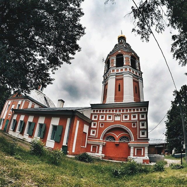 building exterior, architecture, built structure, sky, tree, cloud - sky, low angle view, cloud, church, cloudy, religion, facade, place of worship, spirituality, outdoors, day, arch, tower