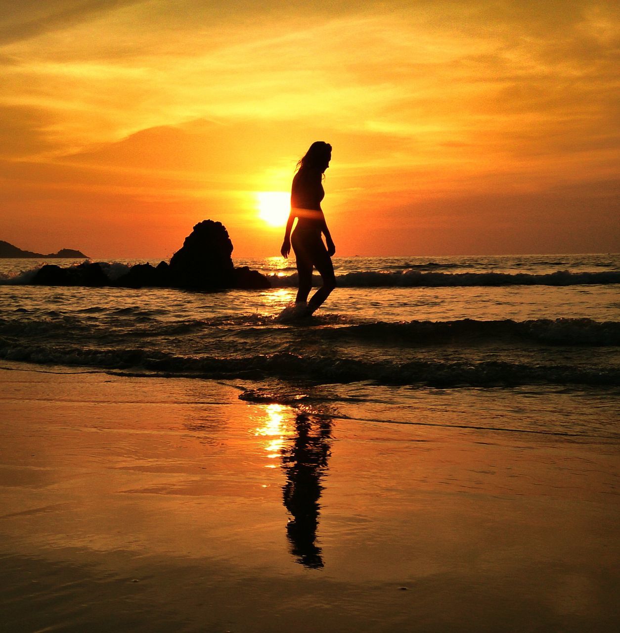 sunset, sea, water, beach, orange color, shore, silhouette, horizon over water, sky, scenics, beauty in nature, reflection, leisure activity, tranquil scene, lifestyles, idyllic, tranquility, wave