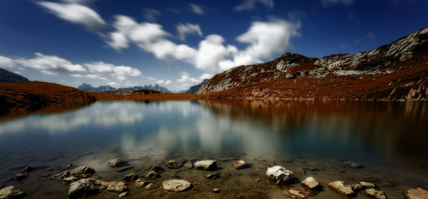 Panoramic view of lake and mountains against sky