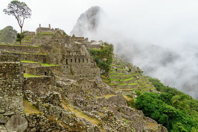 Machu picchu against sky