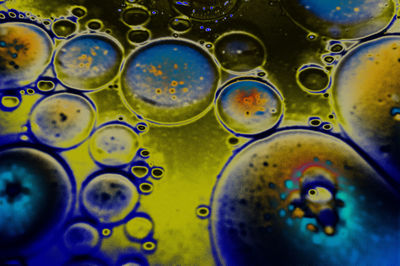 Full frame shot of bubbles in water