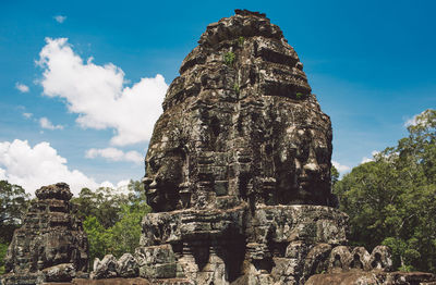 Sculpture of temple against sky