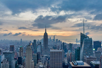 New york skyline from the top of top of the rock rockefeller center sunset view in winter 