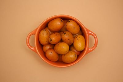 Close-up of oranges in bowl against white background