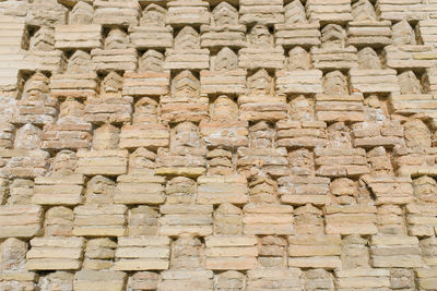 Bukhara, uzbekistan. the wall of the mausoleum of the samanids on a sunny day in winter