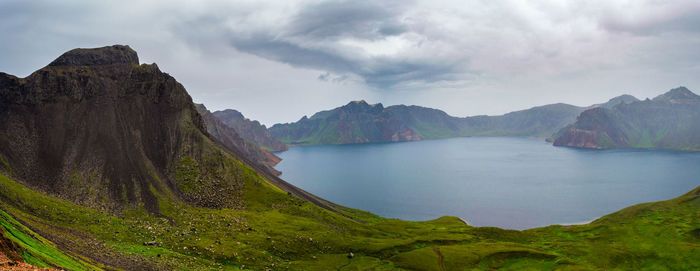 Panoramic view of lake and mountains against sky