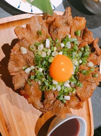 Close-up of fresh vegetables in plate on table