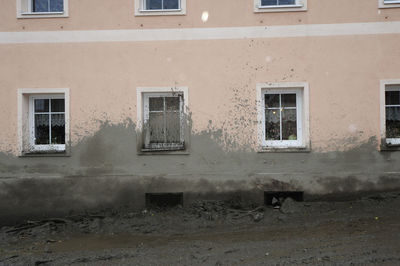 Full frame shot of abandoned building