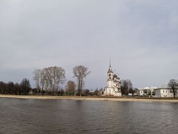 River by building against sky