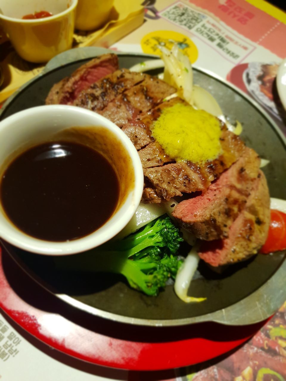 CLOSE-UP OF MEAL SERVED IN BOWL