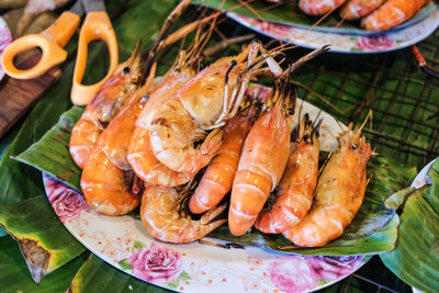 Grilled shrimp on banana leaf.