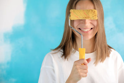 Portrait of a smiling girl holding ice cream