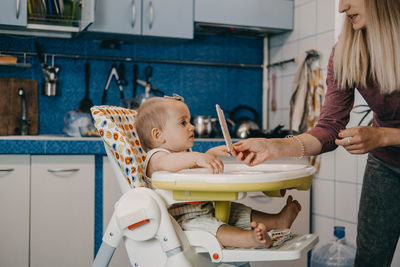 Baby feeding. best finger foods for toddler babies. toddler baby girl