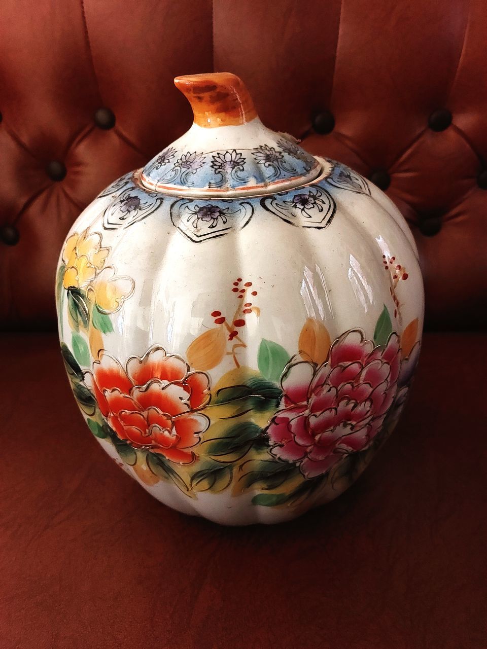 ceramic, porcelain, craft, indoors, art, pattern, decoration, no people, vase, container, floral pattern, history, tradition, close-up, single object, pottery, urn