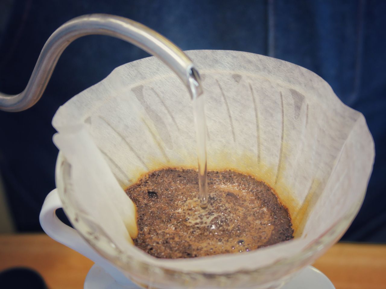 CLOSE-UP OF COFFEE IN CUP ON TABLE