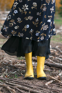 Rubber shoes, yellow shoes, flower dress