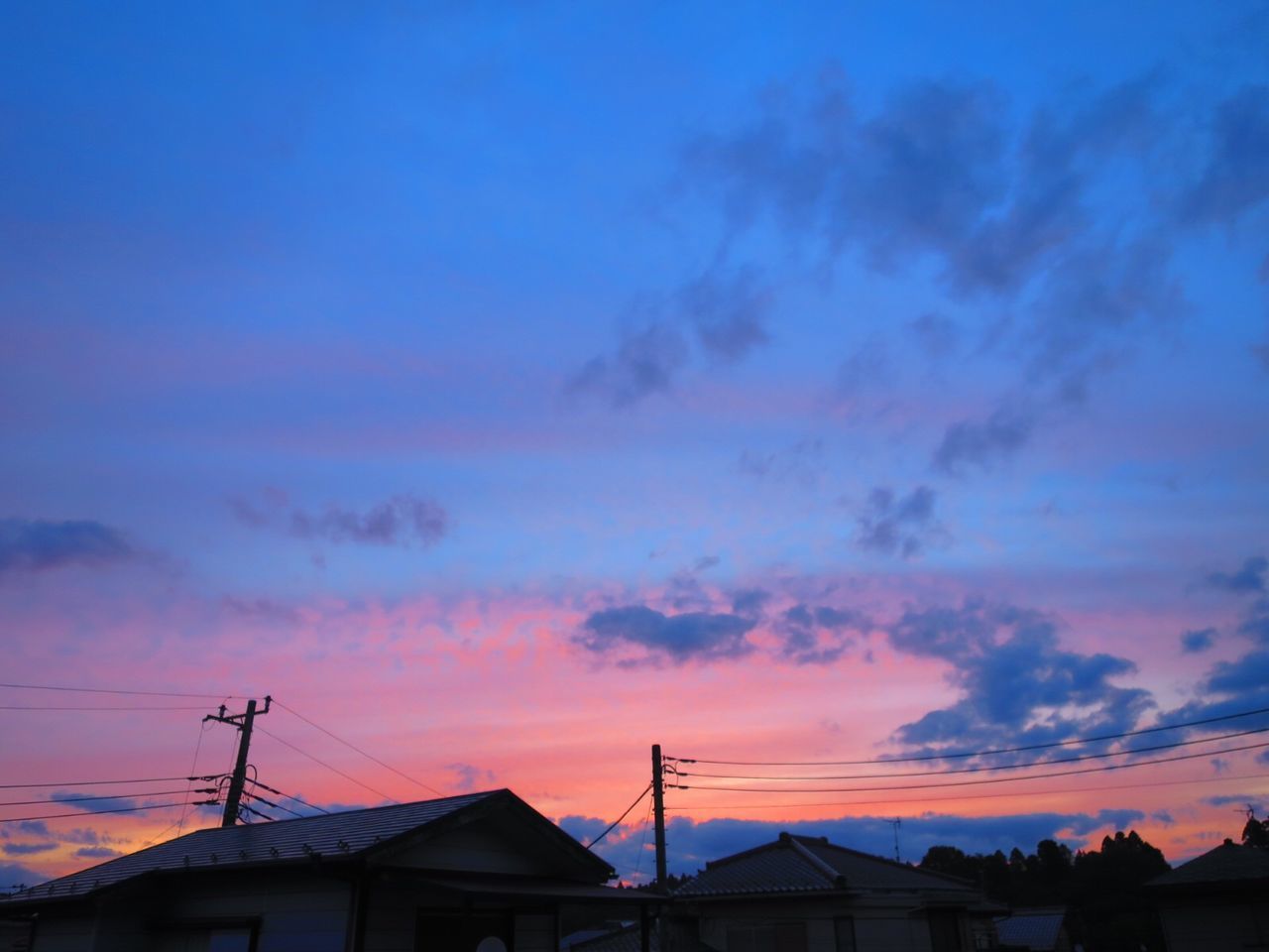 SILHOUETTE OF BUILDINGS AGAINST DRAMATIC SKY