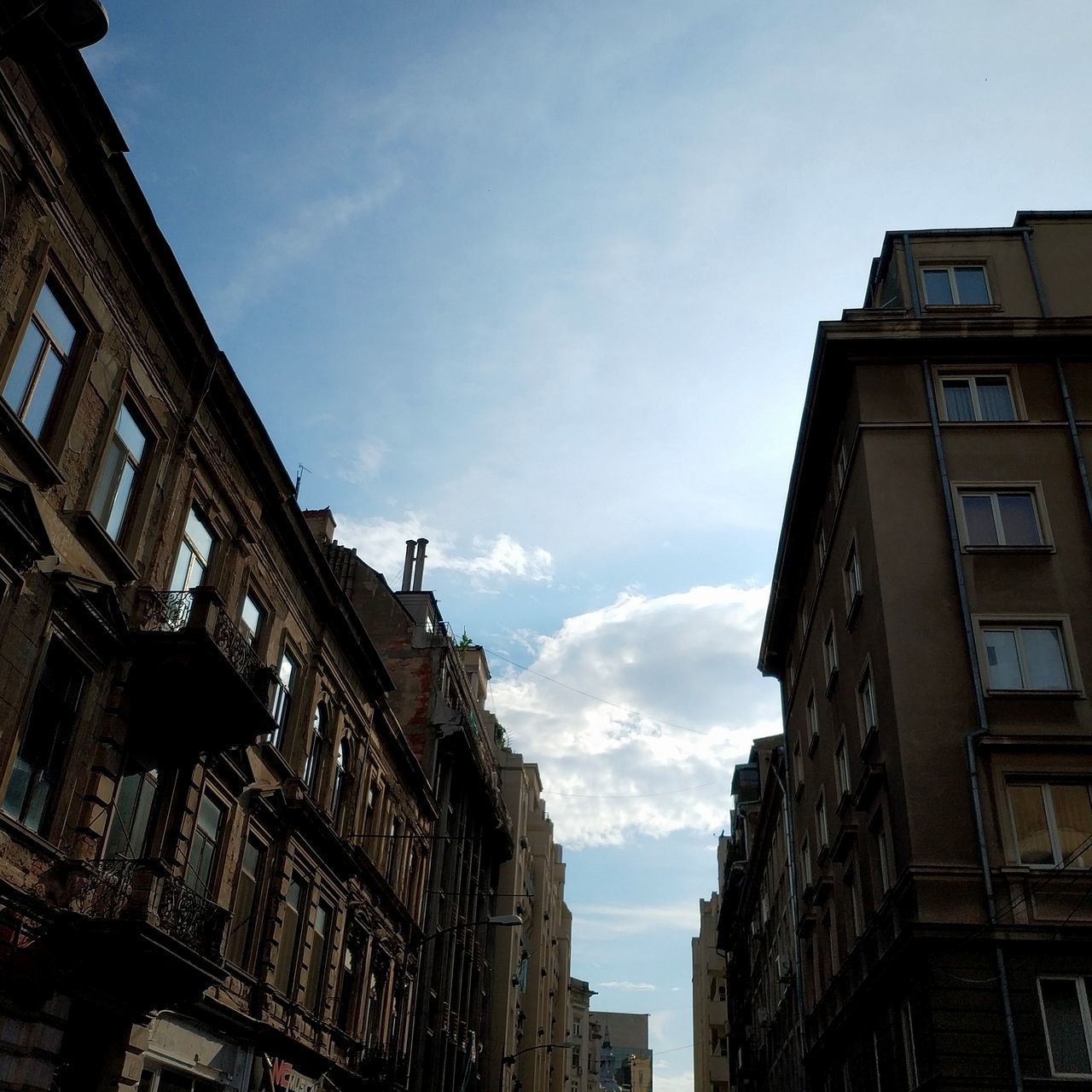 LOW ANGLE VIEW OF RESIDENTIAL BUILDINGS AGAINST SKY