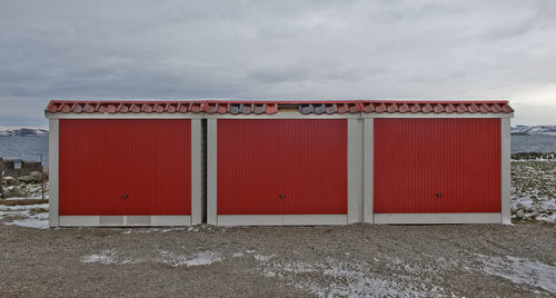 Garages by the sea 