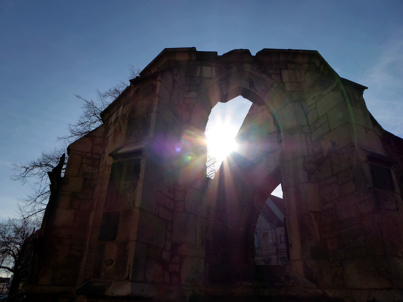 built structure, lens flare, sunlight, low angle view, sky, architecture, sunbeam, building exterior, sun, no people, outdoors, tree, day, nature