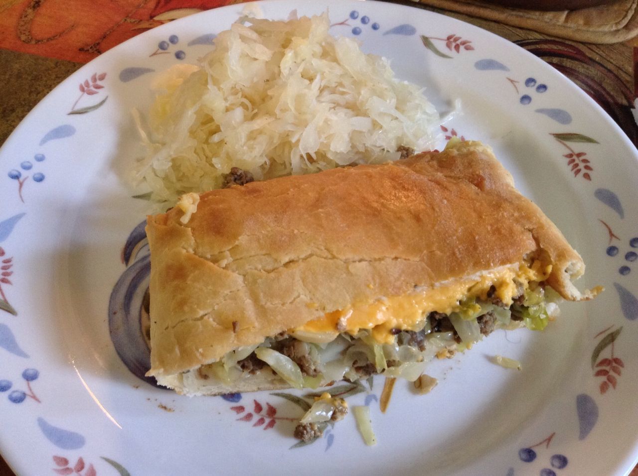 HIGH ANGLE VIEW OF BREAKFAST IN PLATE