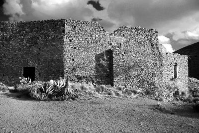 Old ruin building against sky