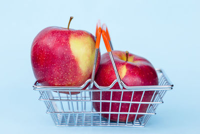 Close-up of apples in basket