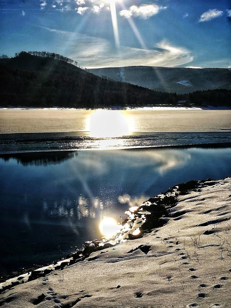 SCENIC VIEW OF LAKE AGAINST SUNSET SKY