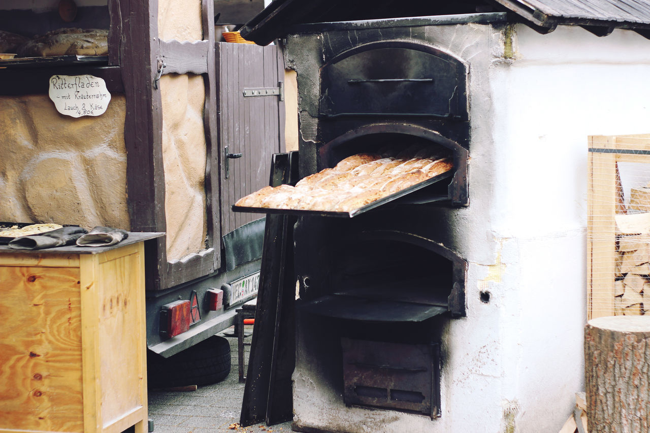 CLOSE-UP OF FOOD IN KITCHEN