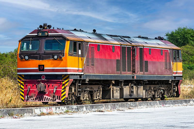 A diesel-electric locomotive while moving to a freight train in the port area.