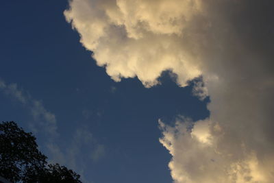 Low angle view of cloudy sky