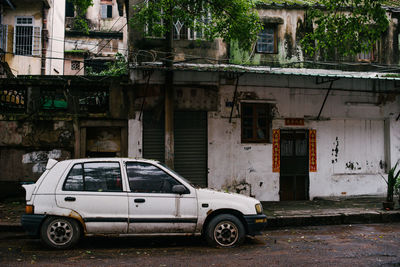 Car parked against wall