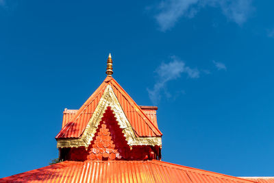 Roof detail of the jakhu temple in shimla, himichal pradesh, india against blue sky