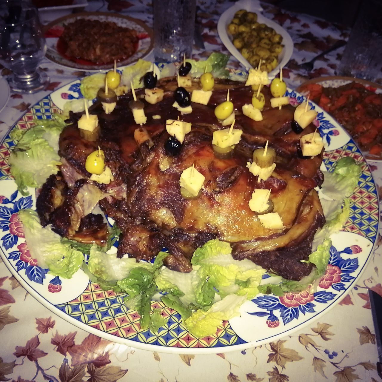 HIGH ANGLE VIEW OF FOOD SERVED IN PLATE