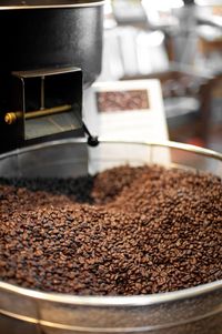 Coffee roaster machine and coffee beans