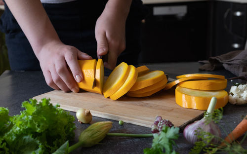 Midsection of man preparing food on cutting board