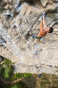 Man climbing rock face in yangshuo / china